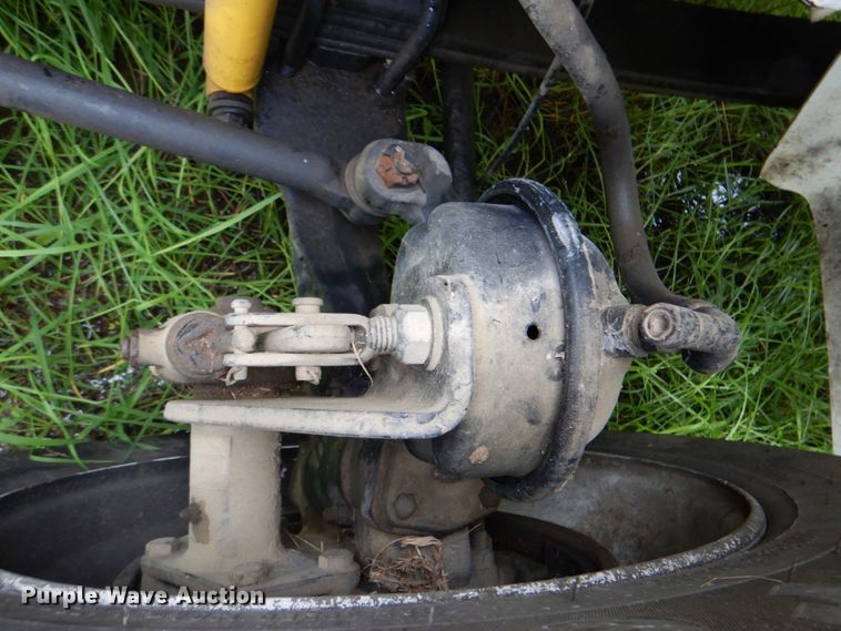 image for item DK5697 2005 International 4300  truck cab and chassis