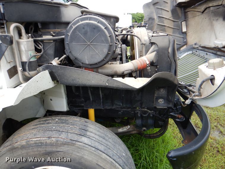 image for item DK5697 2005 International 4300  truck cab and chassis