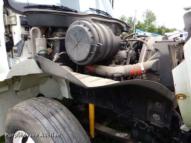 image for item DK5697 2005 International 4300  truck cab and chassis