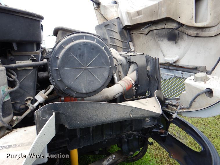 image for item DK5697 2005 International 4300  truck cab and chassis