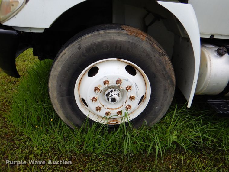 image for item DK5697 2005 International 4300  truck cab and chassis