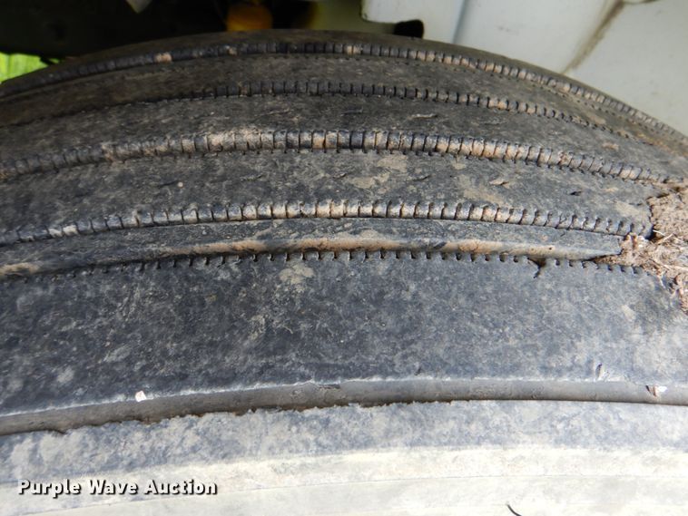 image for item DK5697 2005 International 4300  truck cab and chassis