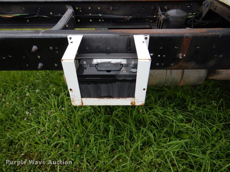 image for item DK5697 2005 International 4300  truck cab and chassis