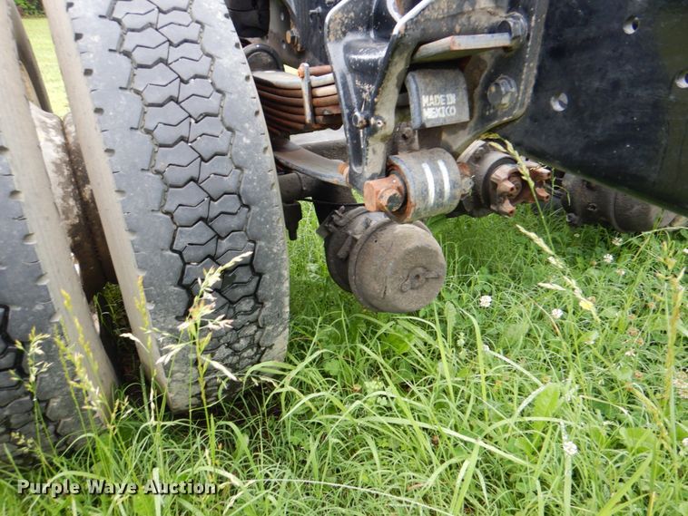 image for item DK5697 2005 International 4300  truck cab and chassis