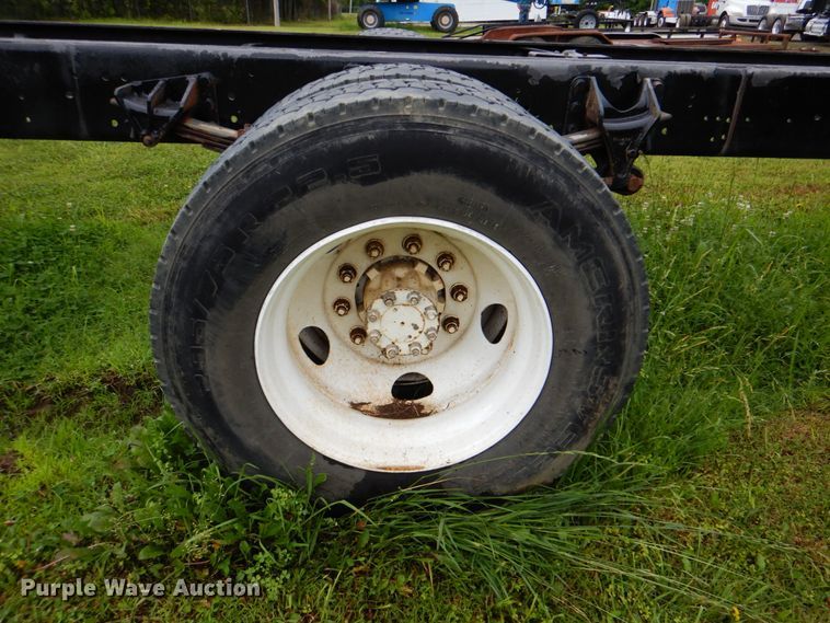 image for item DK5697 2005 International 4300  truck cab and chassis