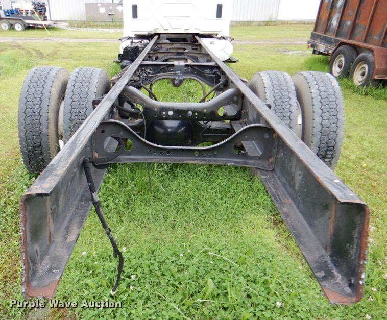 image for item DK5697 2005 International 4300  truck cab and chassis