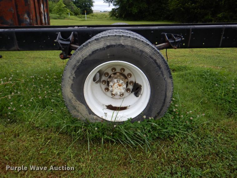 image for item DK5697 2005 International 4300  truck cab and chassis