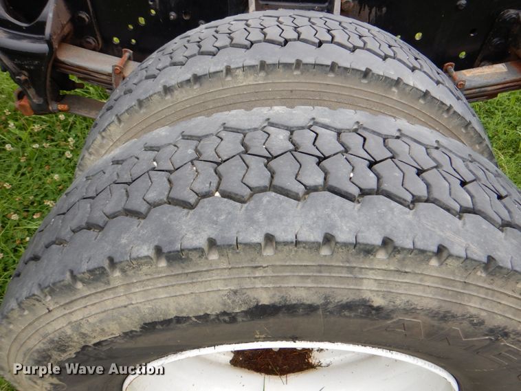 image for item DK5697 2005 International 4300  truck cab and chassis