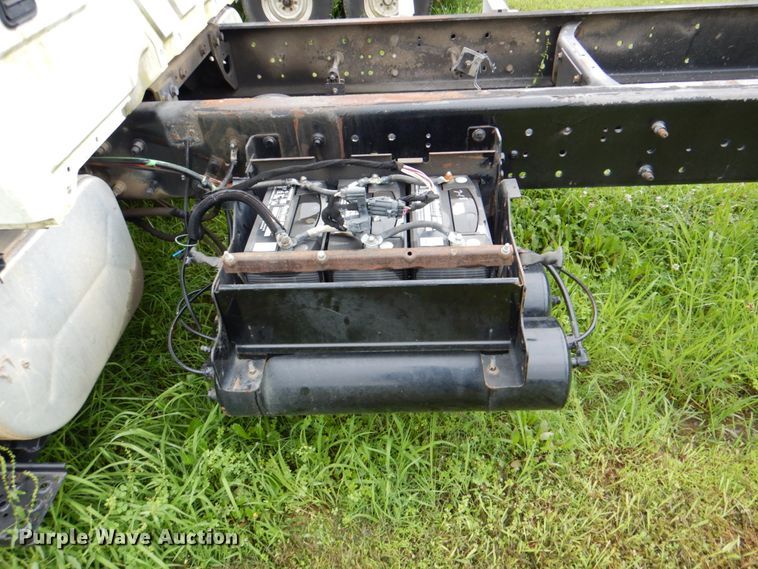 image for item DK5697 2005 International 4300  truck cab and chassis