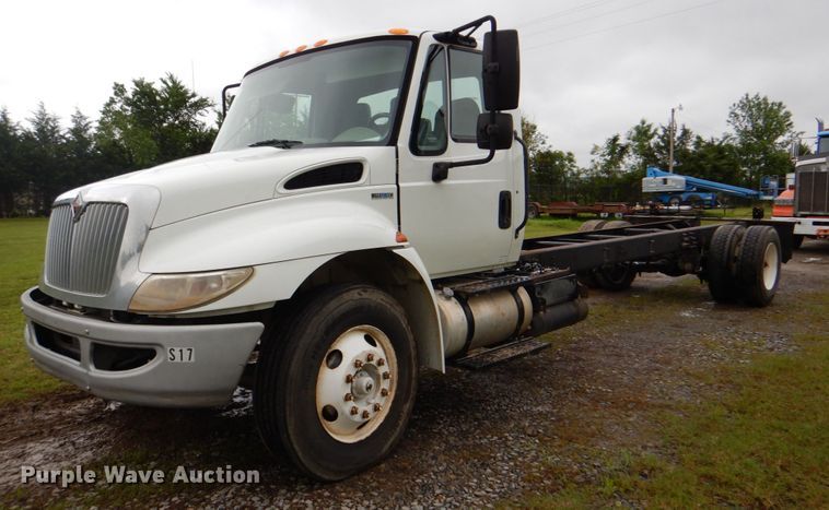 image for item DK5699 2011 International 4300  truck cab and chassis