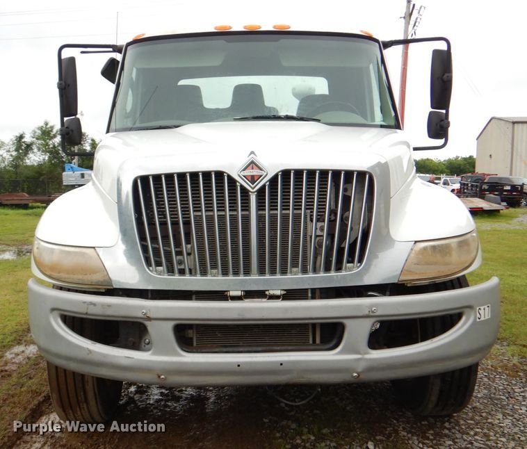 image for item DK5699 2011 International 4300  truck cab and chassis