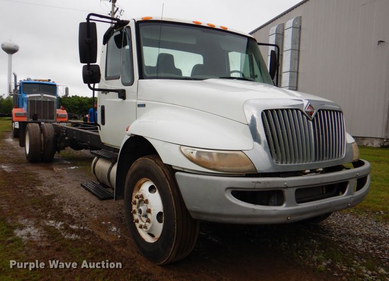 image for item DK5699 2011 International 4300  truck cab and chassis