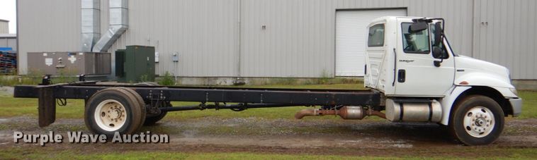 image for item DK5699 2011 International 4300  truck cab and chassis