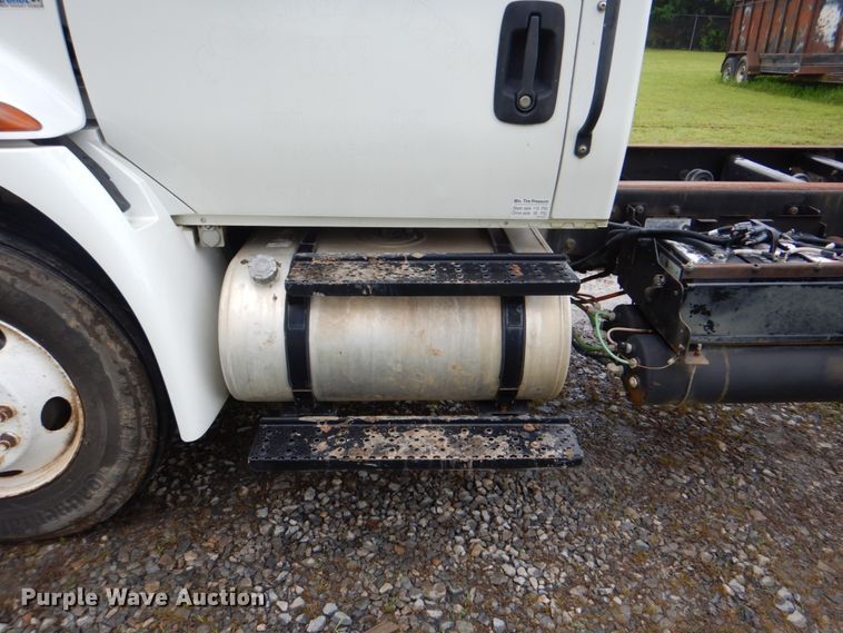 image for item DK5699 2011 International 4300  truck cab and chassis