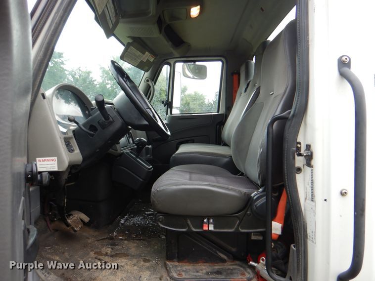 image for item DK5699 2011 International 4300  truck cab and chassis