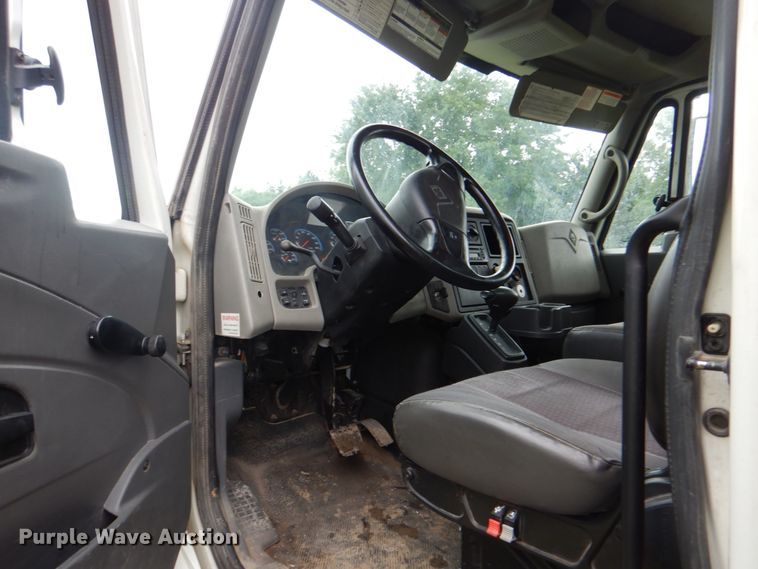 image for item DK5699 2011 International 4300  truck cab and chassis
