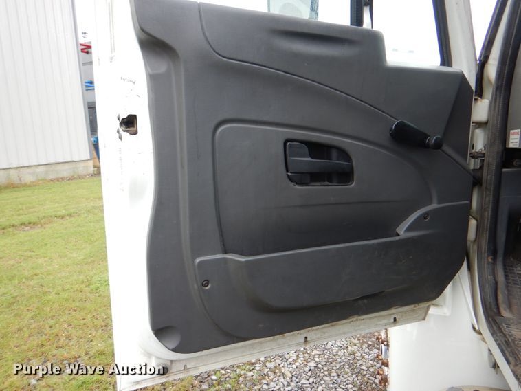 image for item DK5699 2011 International 4300  truck cab and chassis