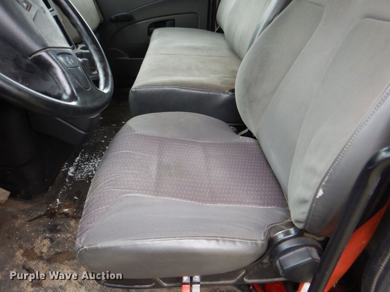 image for item DK5699 2011 International 4300  truck cab and chassis