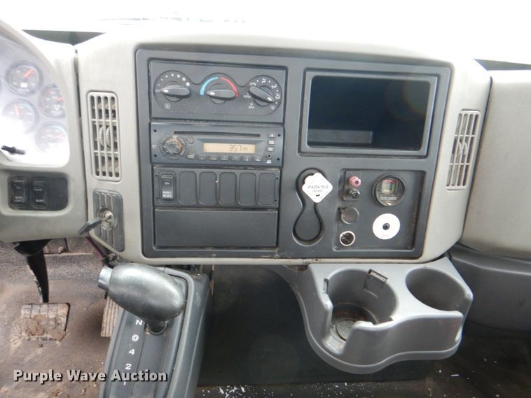 image for item DK5699 2011 International 4300  truck cab and chassis