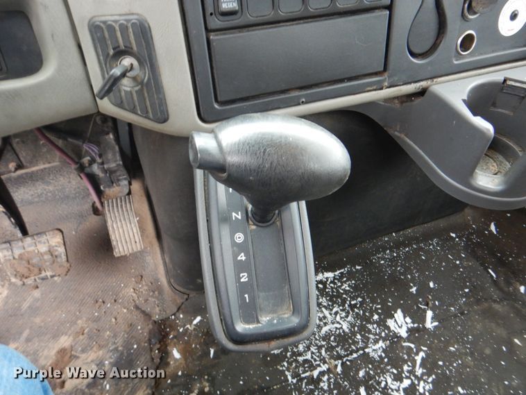 image for item DK5699 2011 International 4300  truck cab and chassis