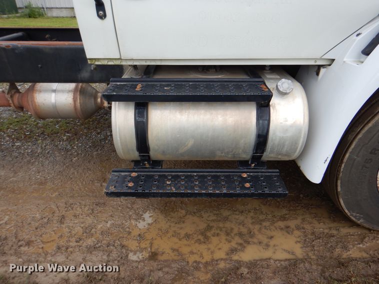 image for item DK5699 2011 International 4300  truck cab and chassis