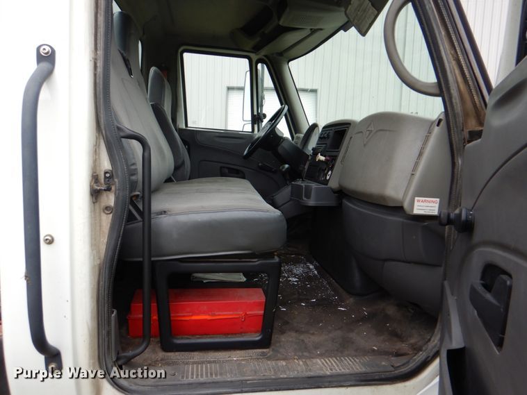 image for item DK5699 2011 International 4300  truck cab and chassis