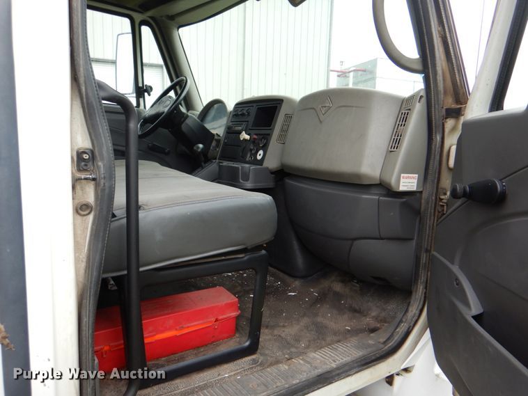 image for item DK5699 2011 International 4300  truck cab and chassis