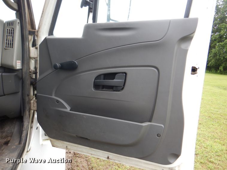 image for item DK5699 2011 International 4300  truck cab and chassis