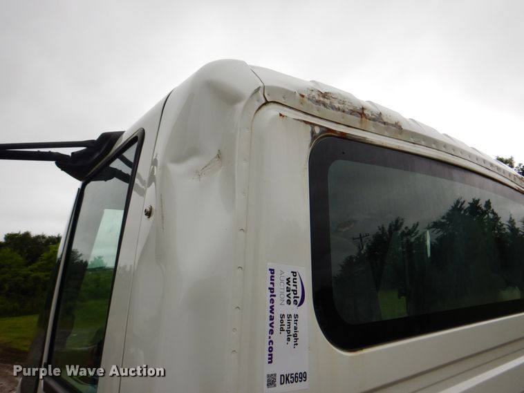 image for item DK5699 2011 International 4300  truck cab and chassis