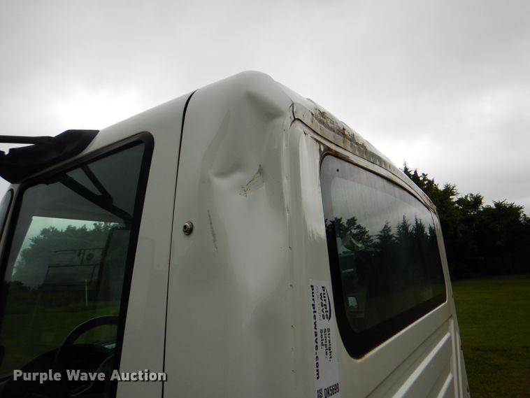 image for item DK5699 2011 International 4300  truck cab and chassis