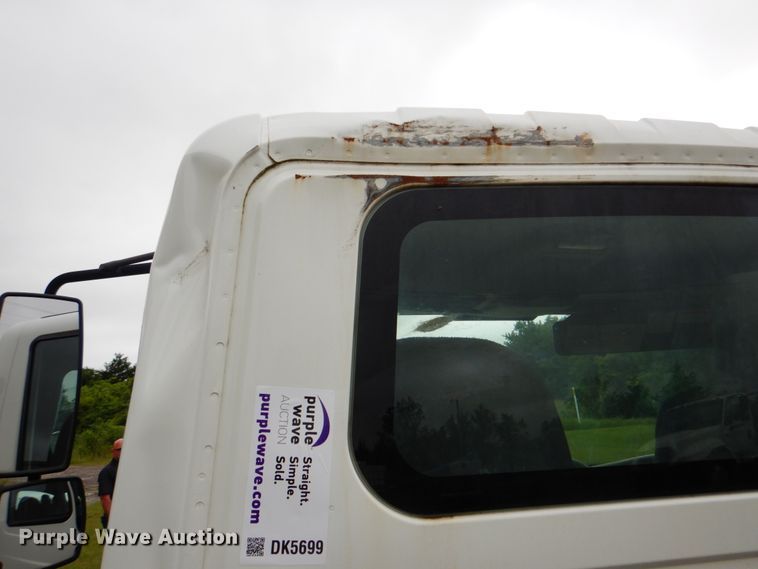 image for item DK5699 2011 International 4300  truck cab and chassis