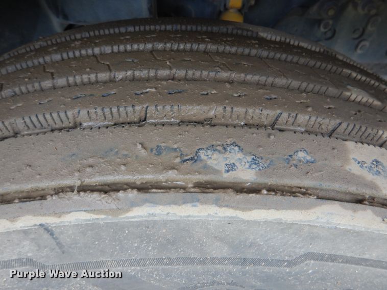 image for item DK5699 2011 International 4300  truck cab and chassis