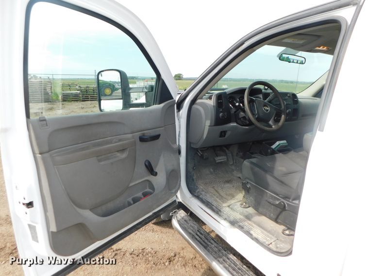 image for item DK8553 2011 Chevrolet Silverado 2500HD  pickup truck