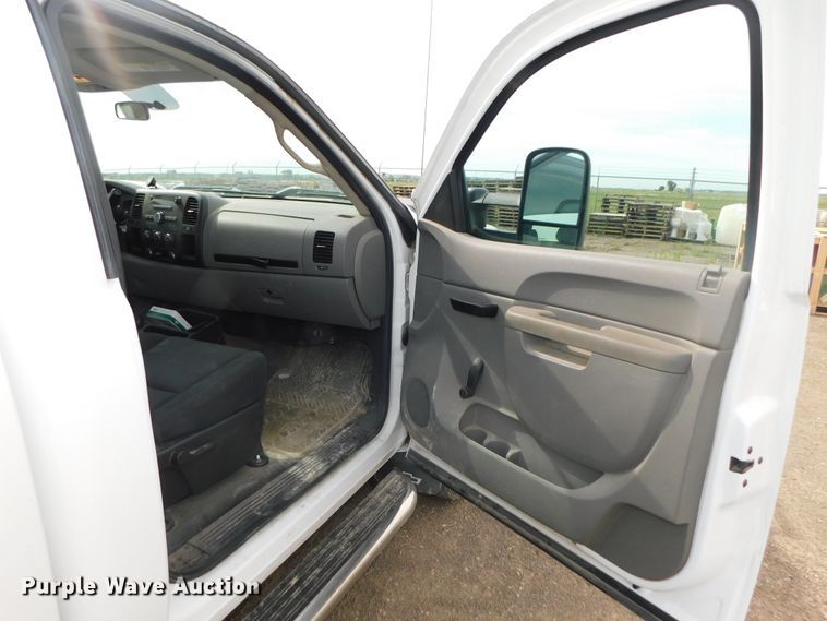 image for item DK8553 2011 Chevrolet Silverado 2500HD  pickup truck