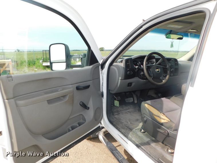 image for item DK8554 2011 Chevrolet Silverado 2500HD  utility bed pickup truck