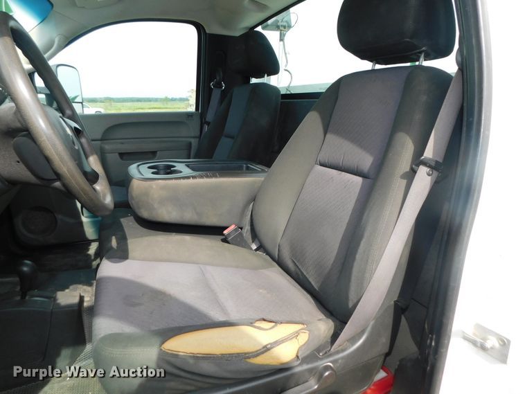 image for item DK8554 2011 Chevrolet Silverado 2500HD  utility bed pickup truck