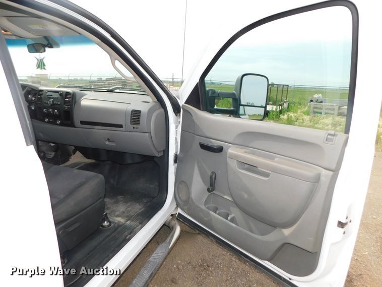 image for item DK8554 2011 Chevrolet Silverado 2500HD  utility bed pickup truck