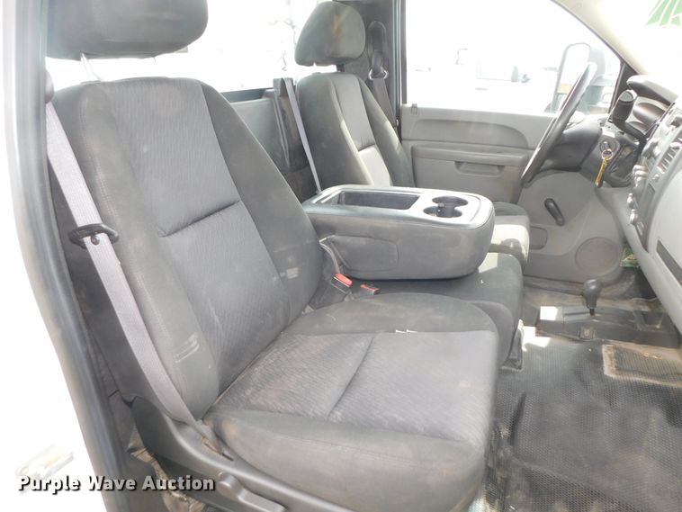 image for item DK8554 2011 Chevrolet Silverado 2500HD  utility bed pickup truck