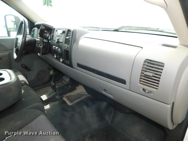 image for item DK8554 2011 Chevrolet Silverado 2500HD  utility bed pickup truck