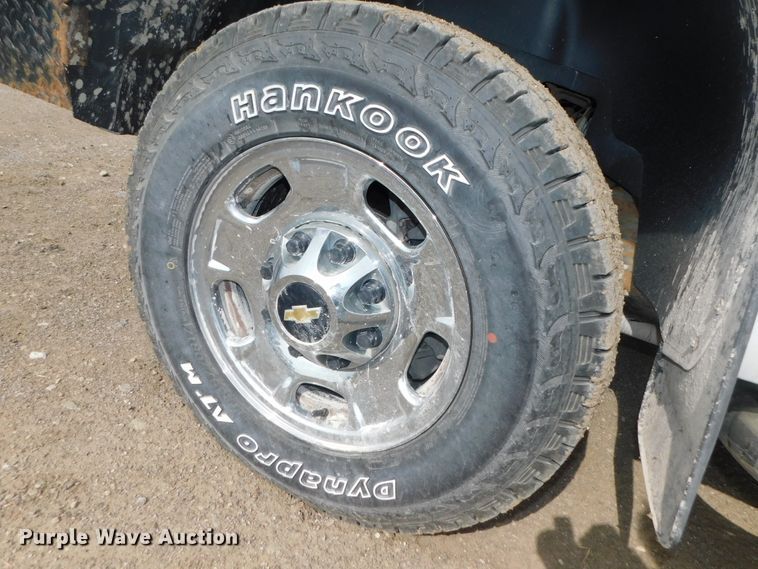 image for item DK8554 2011 Chevrolet Silverado 2500HD  utility bed pickup truck