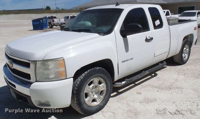 image for item DL0988 2011 Chevrolet Silverado 1500  Ext. Cab pickup truck