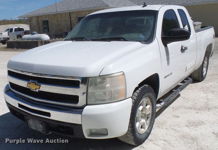 image for item DL0988 2011 Chevrolet Silverado 1500  Ext. Cab pickup truck