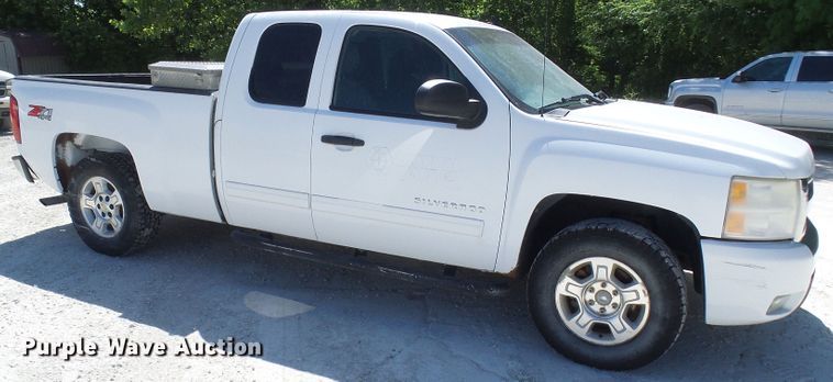 image for item DL0988 2011 Chevrolet Silverado 1500  Ext. Cab pickup truck