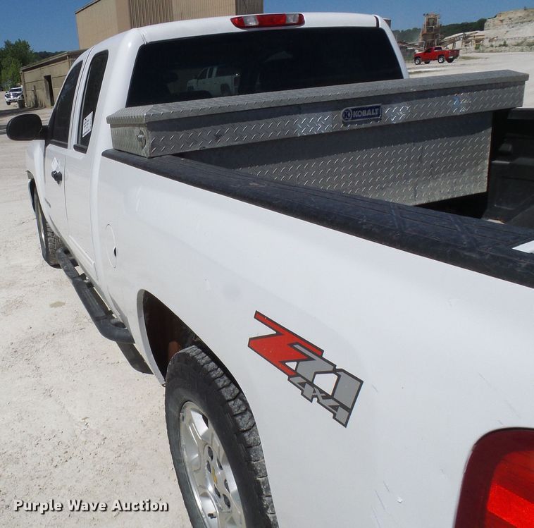 image for item DL0988 2011 Chevrolet Silverado 1500  Ext. Cab pickup truck