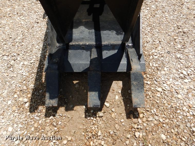 image for item DL8936 18"W skid steer stump grapple bucket