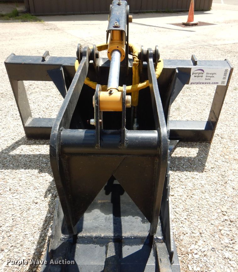 image for item DL8936 18"W skid steer stump grapple bucket