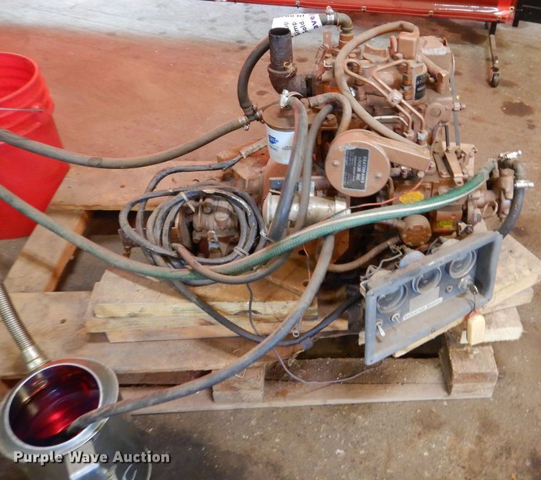 image for item DL8976 Universal Atomic 5411  boat engine