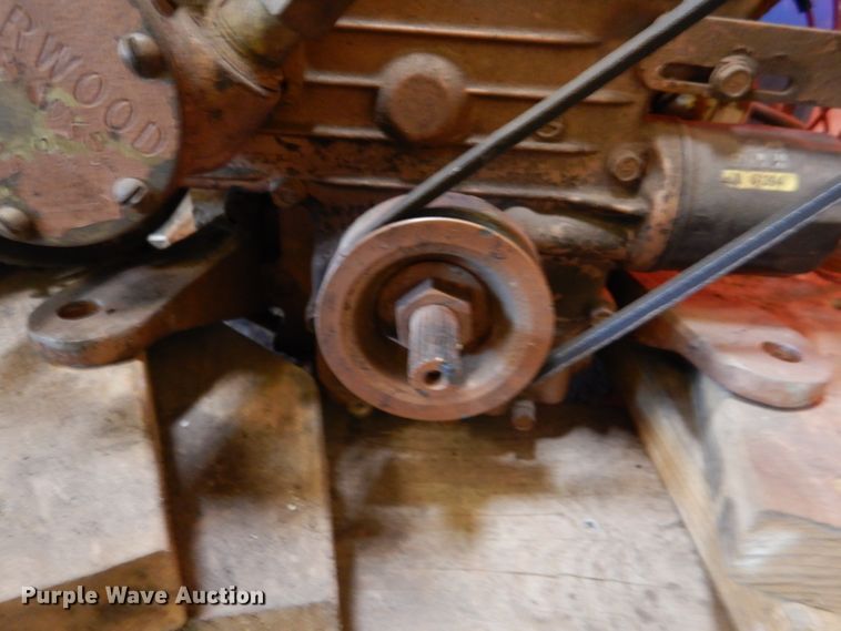 image for item DL8976 Universal Atomic 5411  boat engine