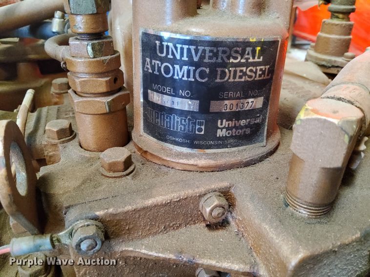 image for item DL8976 Universal Atomic 5411  boat engine