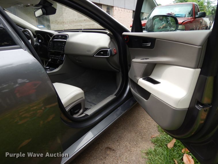 image for item DM2981 2017 Jaguar XE 25T